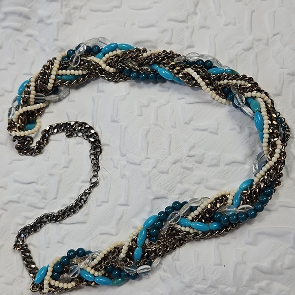 VINTAGE CHUNKY TURQUISE, WHITE,BLUE,CLEAR, AND SILVERTONE NECKLACE - Picture 6 of 8